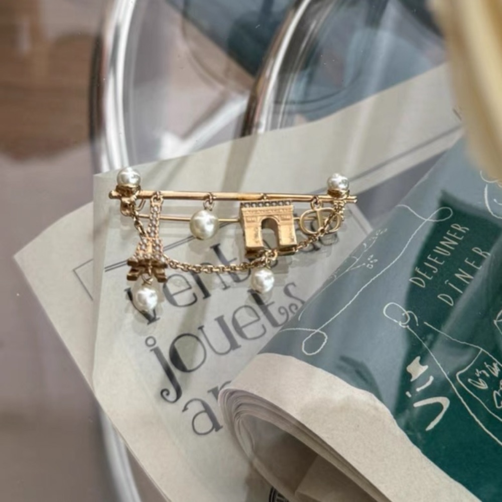 Dior Gold and Pearl Charm Brooch - Picture 4 of 4